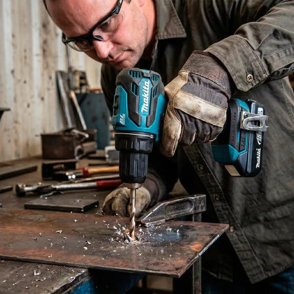 Furadeira e Parafusadeira Makita DHP490WVX a Bateria Brushless 18V 1/2"